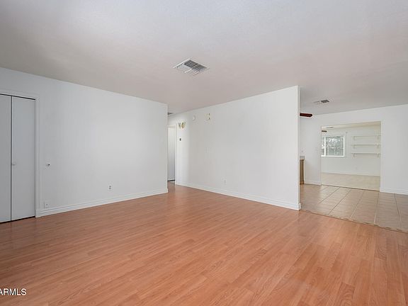 5th image of 941 E HALIFAX Street