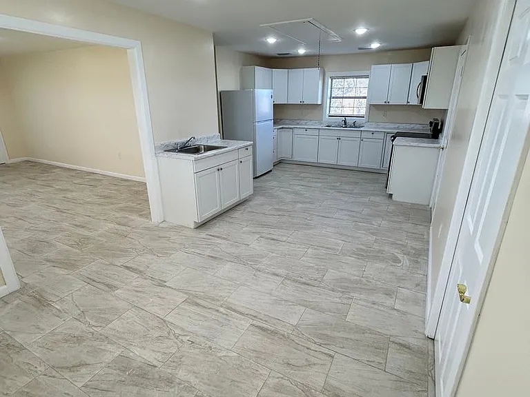 2433 Wakulla Ave — Photo 6