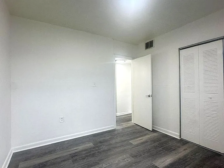 1545 NW 8th Ave — Photo 9