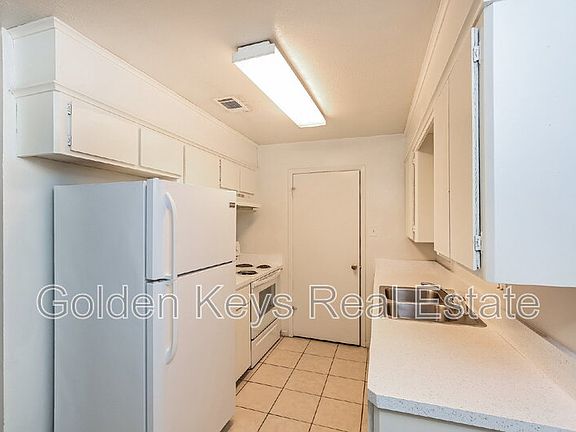 4th image of 709 San Benito Dr