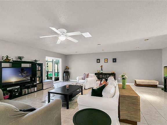 4th image of 10121 Matchlock Dr
