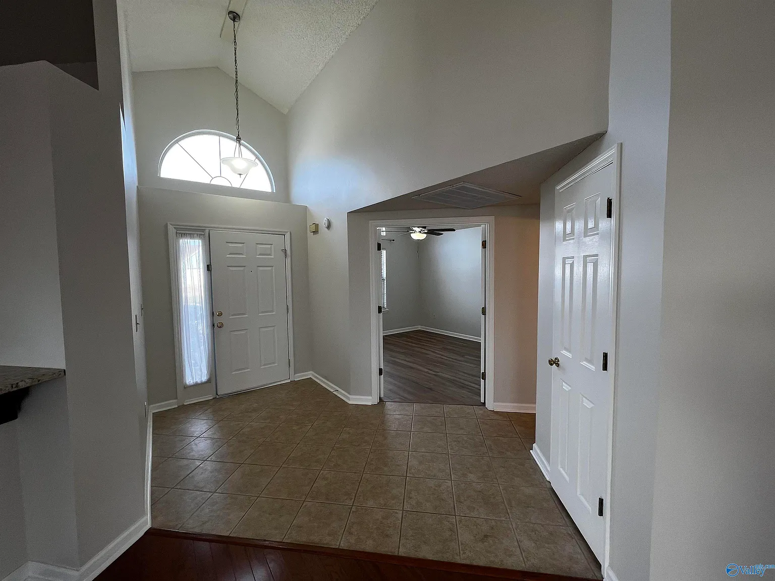 2 bed, 2.0 bath, 1348 sqft, $1,750 — Photo 2