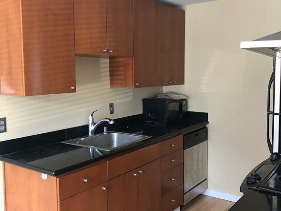 4th image of 845 NE 125th St APT 203