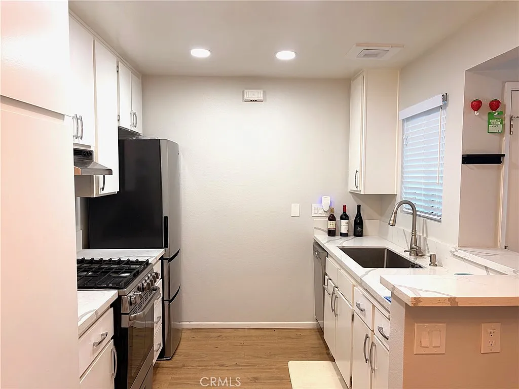 Building Photo - 7025 Glade Ave #19