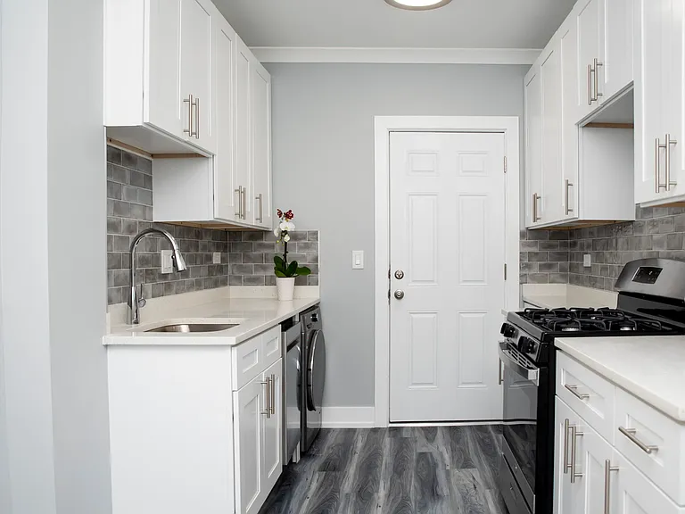 3821 N Greenview Ave #2W — Photo 1