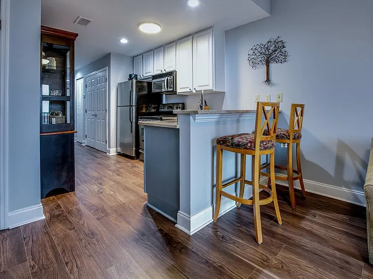 215 W College Ave #711 — Photo 4