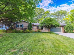 10 Oak Hill Ct, Pekin, IL