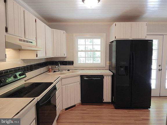 Kitchen-updated appliances, ship lap style ceiling