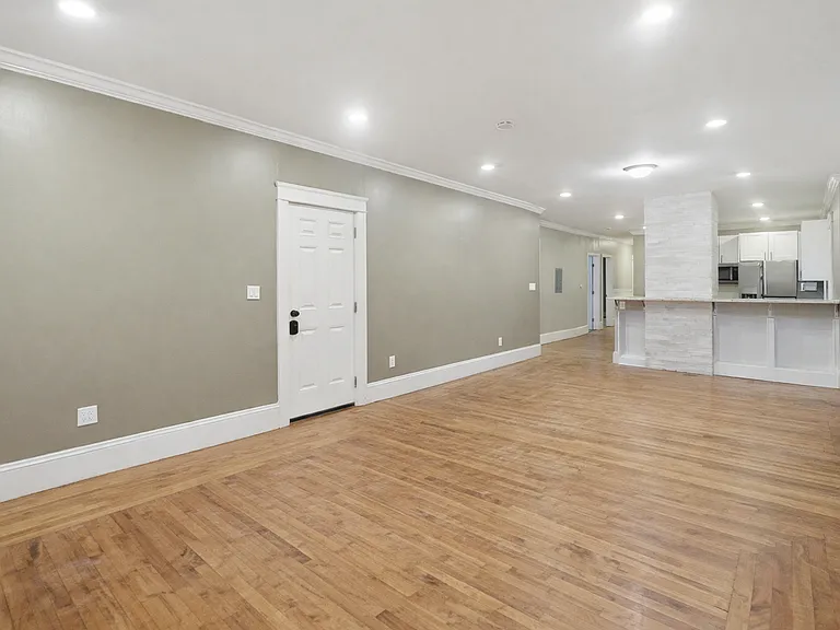 131 Providence St — Photo 8