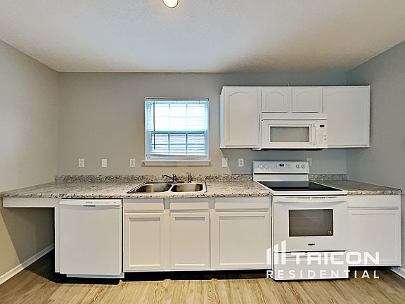 5th image of 2035 Southernwood Ln
