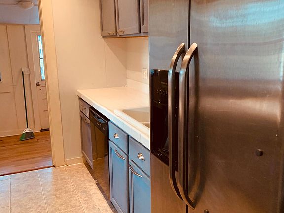 5th image of 827 NE 16th Ct #2