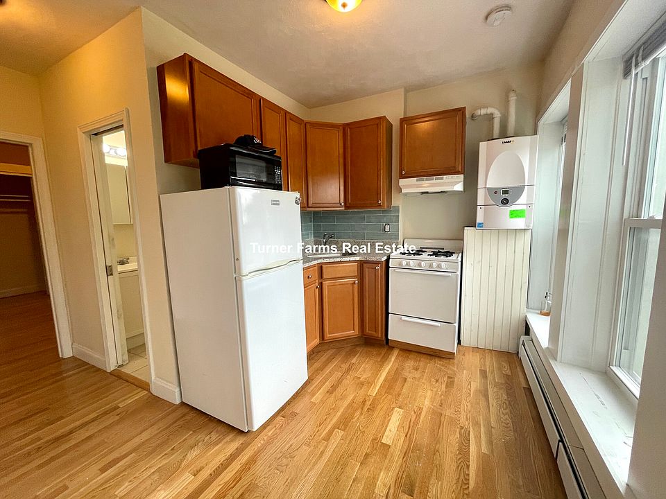 1st image of 1056 Cambridge St #22