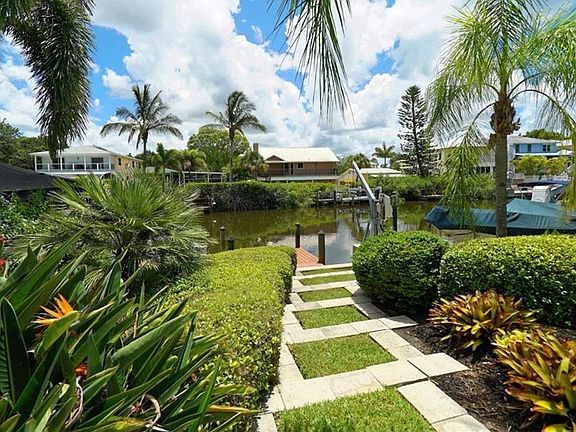 3rd image of 86 Island Cir