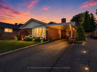 5 Hallow Cres, Toronto, ON M9W 2V8