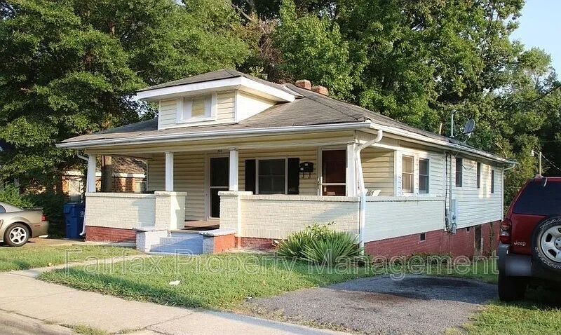 301 E Lawson St #D