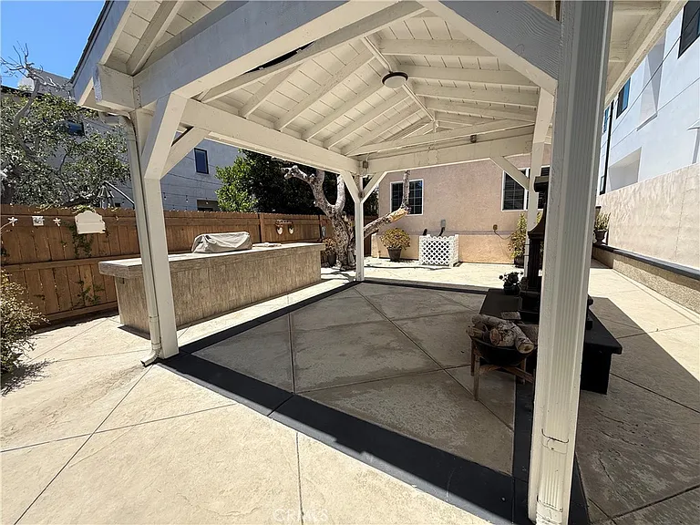 616 Huntington St — Photo 11