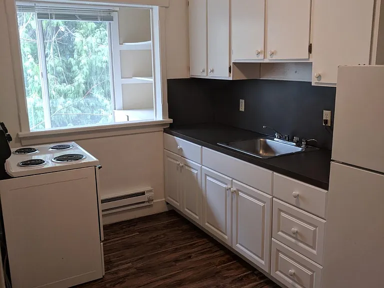 West Hill Apartments — Photo 6