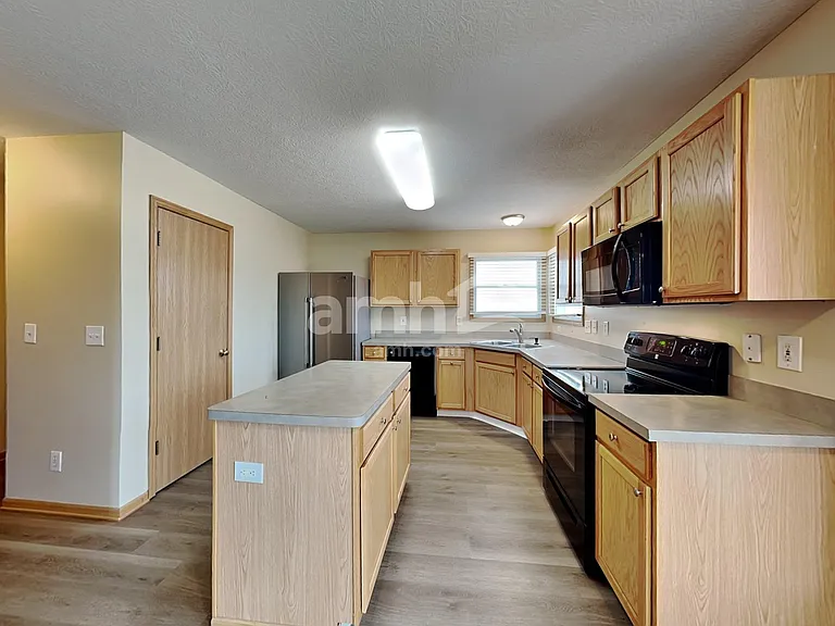 100 Winesap St SW — Photo 5