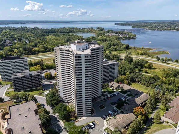 1171 Ambleside Dr #606, Ottawa, ON K2B 8E1