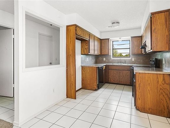 3rd image of 620 Harrison Ave NW