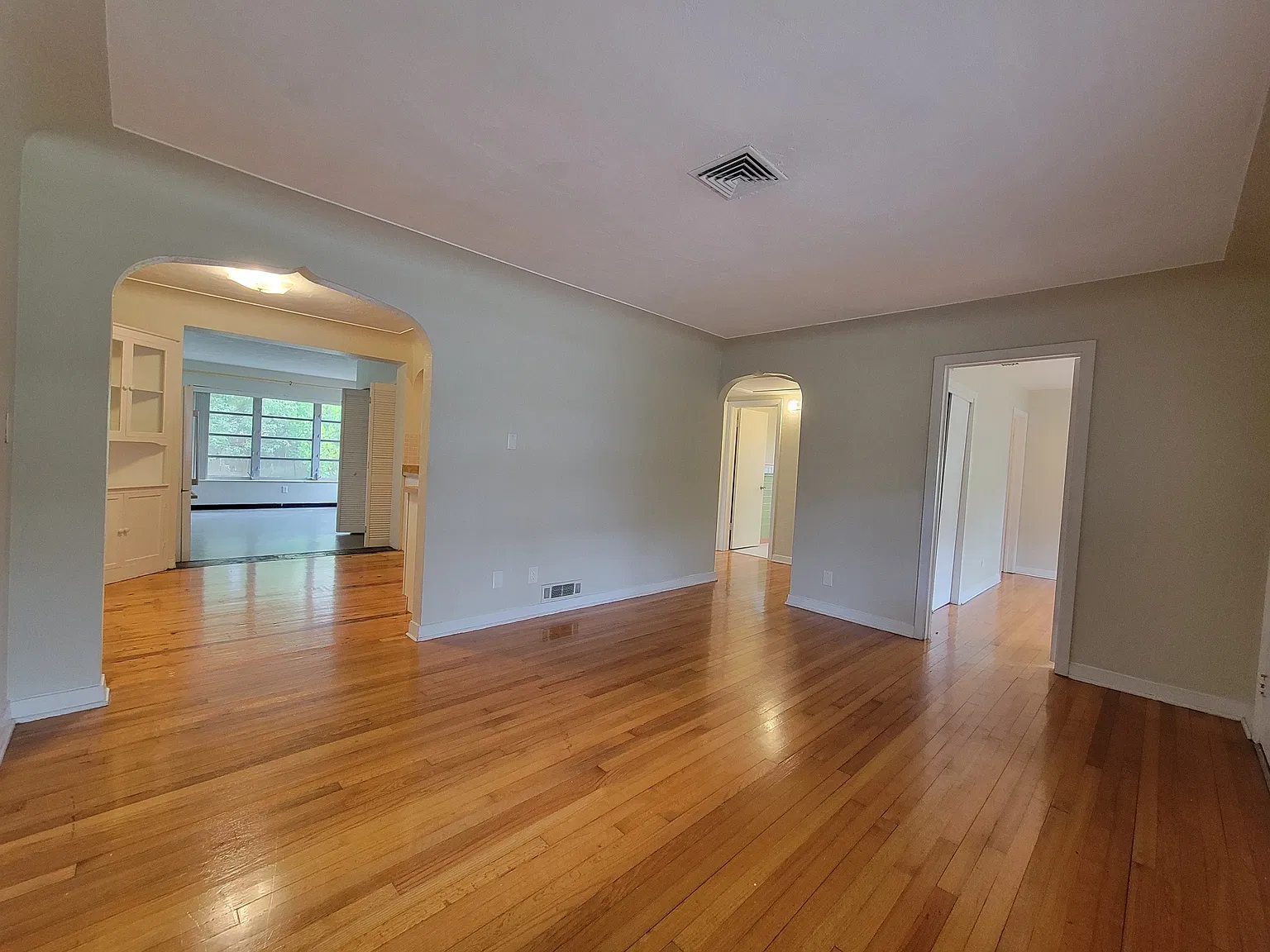 2 bed, 1100 sqft, $2,250 — Photo 3