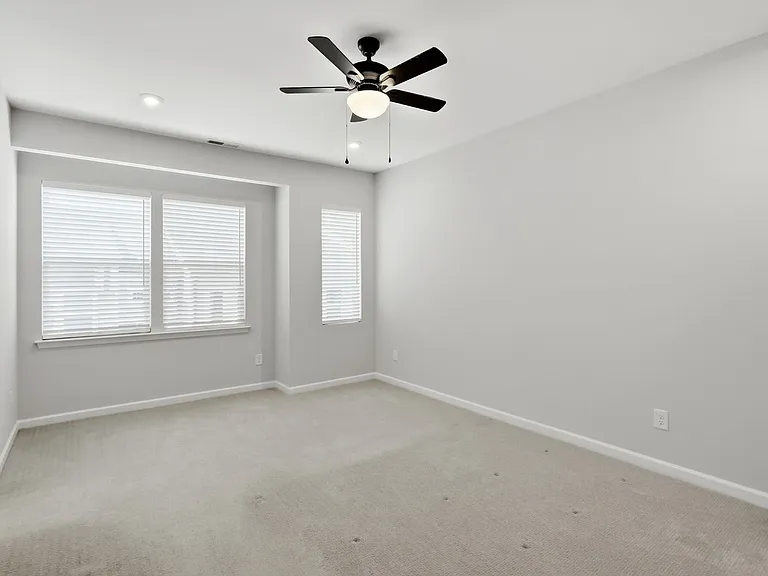 615 Myrick Aly — Photo 32