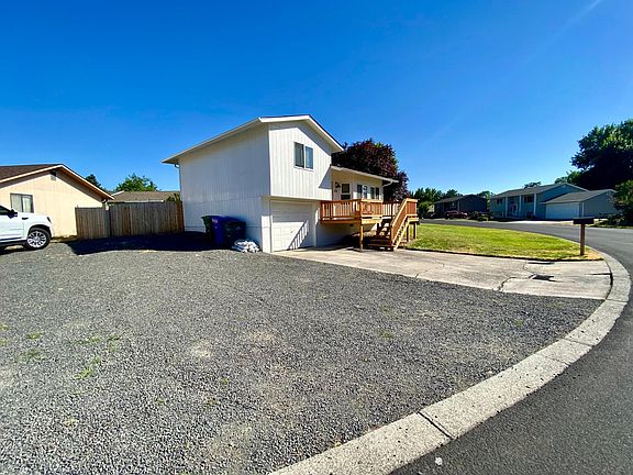 4th image of 3711 18th St