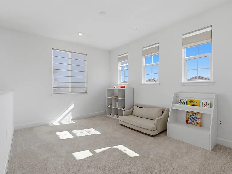 1582 Levy St — Photo 11