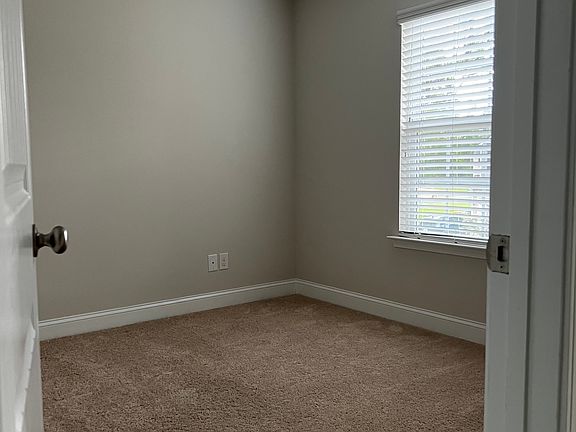 4th image of 205 Regis Way