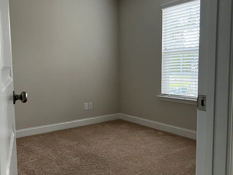 205 Regis Way — Photo 4