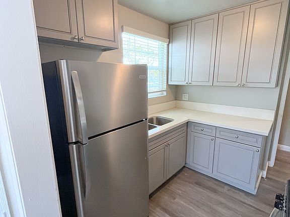3rd image of 404 E Freeland St #1