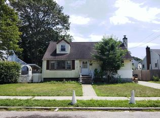 1300 Pembroke St, Uniondale, NY 11553