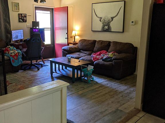 3rd image of 605 E Holly St