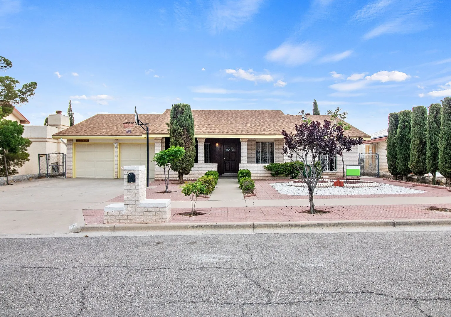Home For Rent - Beautiful 4 bedroom Home W/ Refrigerated Air — Photo 1