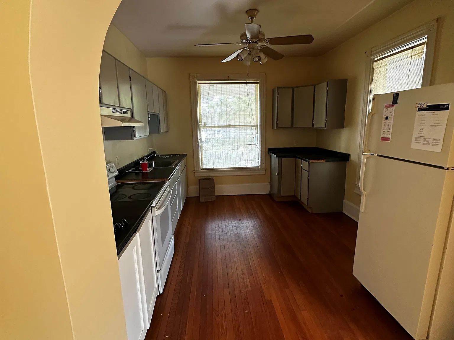 2 bed, 1000 sqft, $1,400 — Photo 3