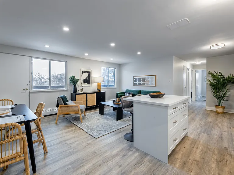 1111 Forestwood Dr — Photo 1