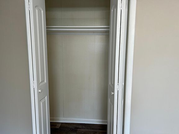 5th image of 817 SE 18th St