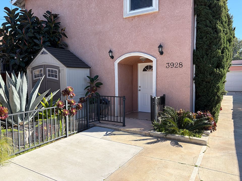 Front Exterior & Entry