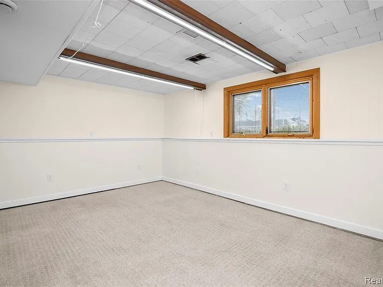 38027 Mallast St — Photo 36