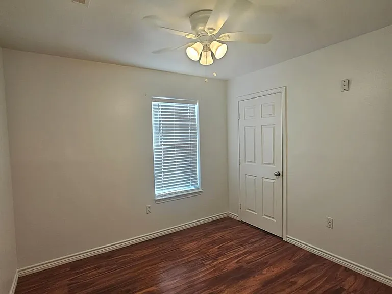 606 Trinity St — Photo 13
