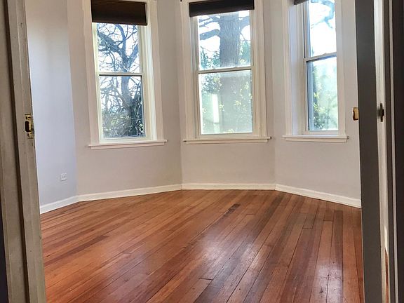 3rd image of 1833 N Sawyer Ave #2A