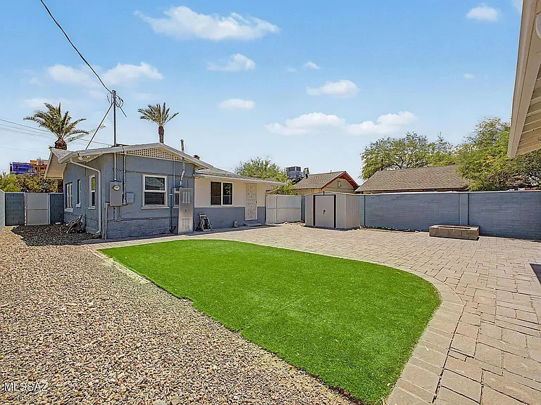 825 E Helen St — Photo 10