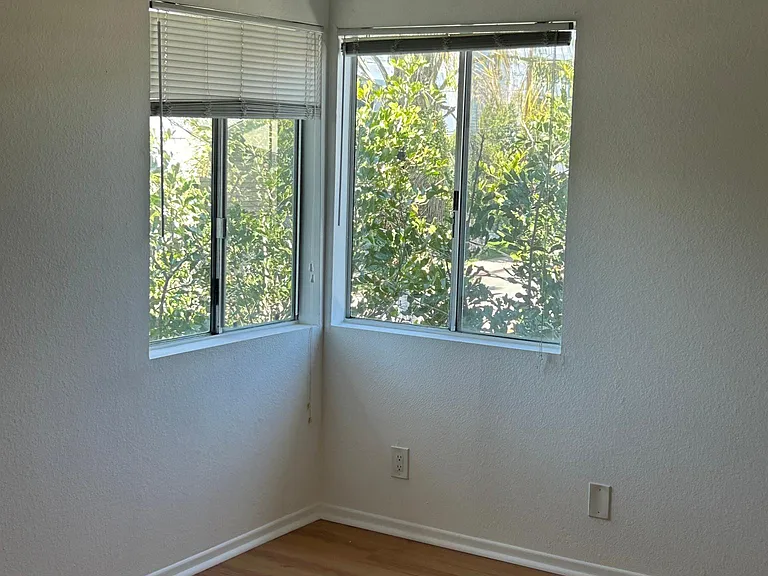 5320 Whitsett Ave #8 — Photo 11