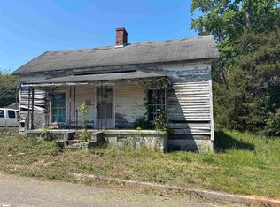 28 Copeland St, Laurens, SC 29360