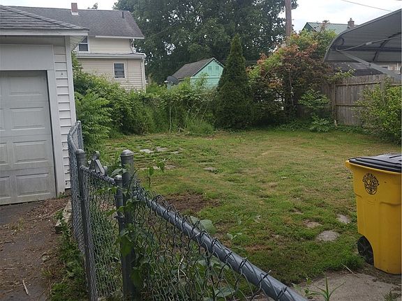 4th image of 204 Shepler St