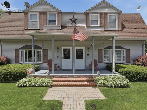 10-12 Pleasant St, Royalston, MA 01368