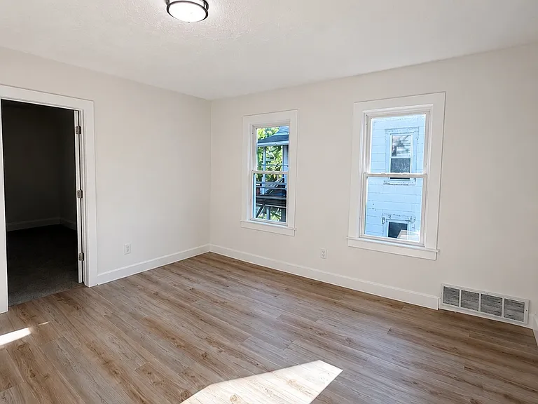 2002 Valentine Ave #2 — Photo 10