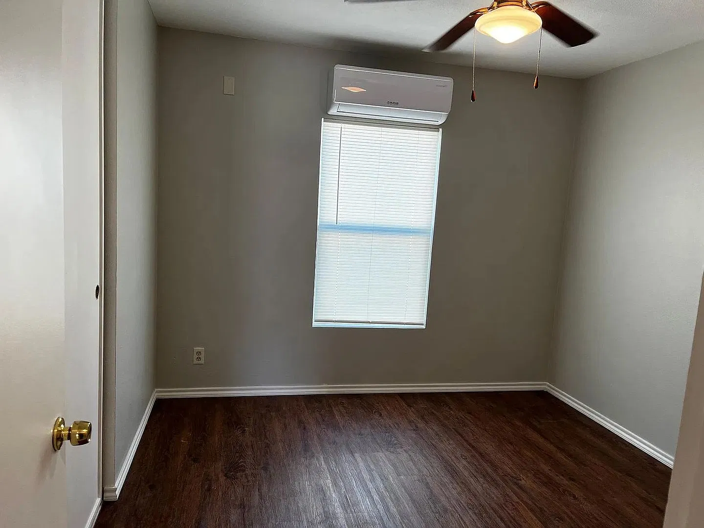 Room in 3 Bedroom Home in San Antonio — Photo 3