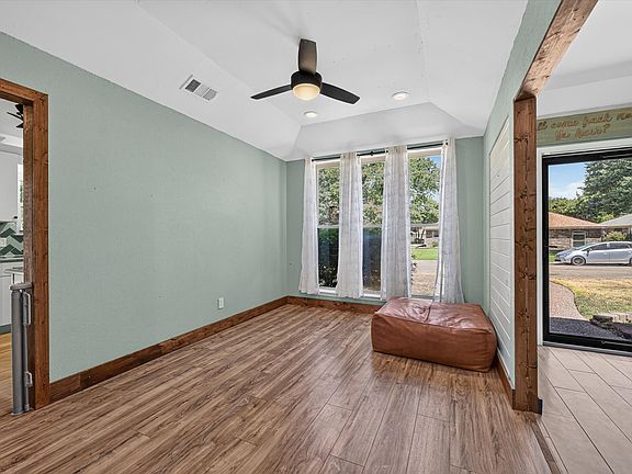 4th image of 802 Green Brook Dr