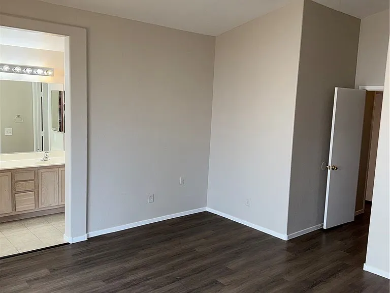 8056 Sweet Clover Ct — Photo 12